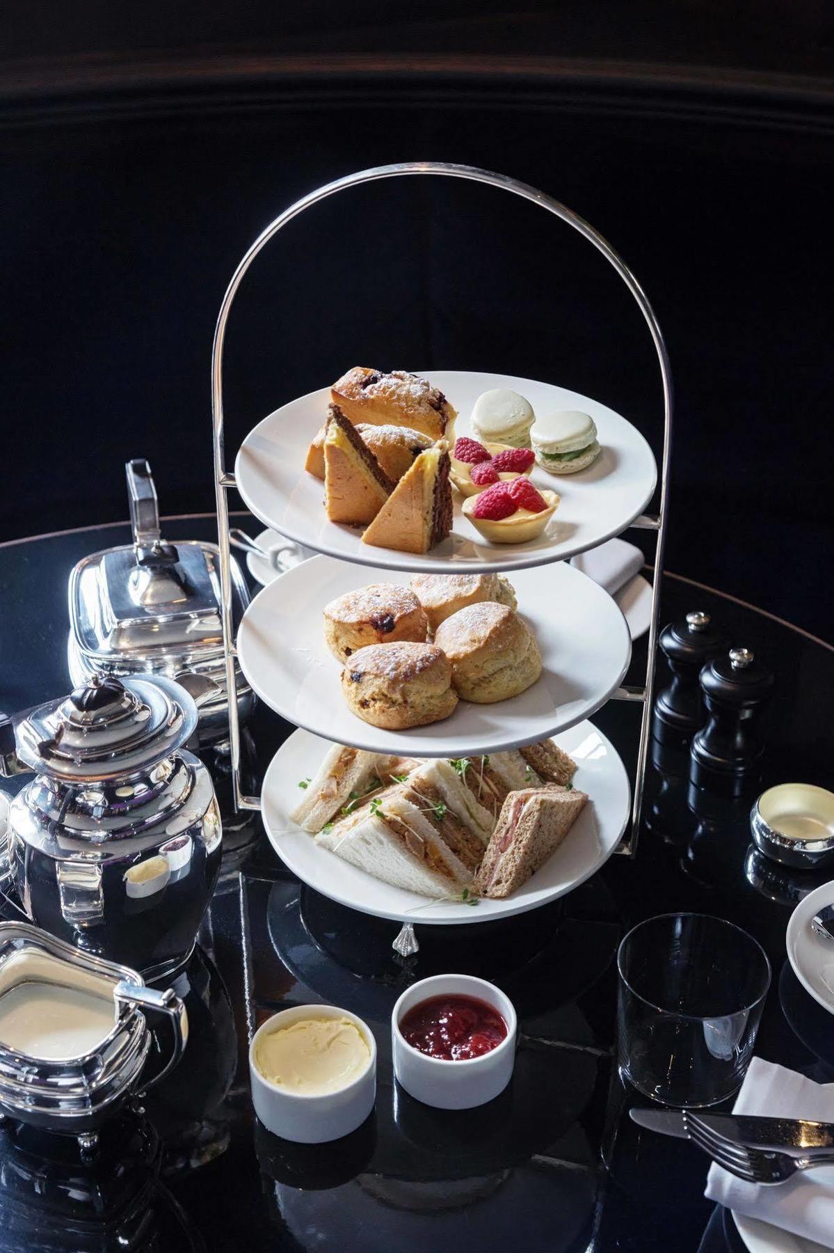 Old Parsonage Hotel Oxford Bagian luar foto Afternoon tea at the Ritz